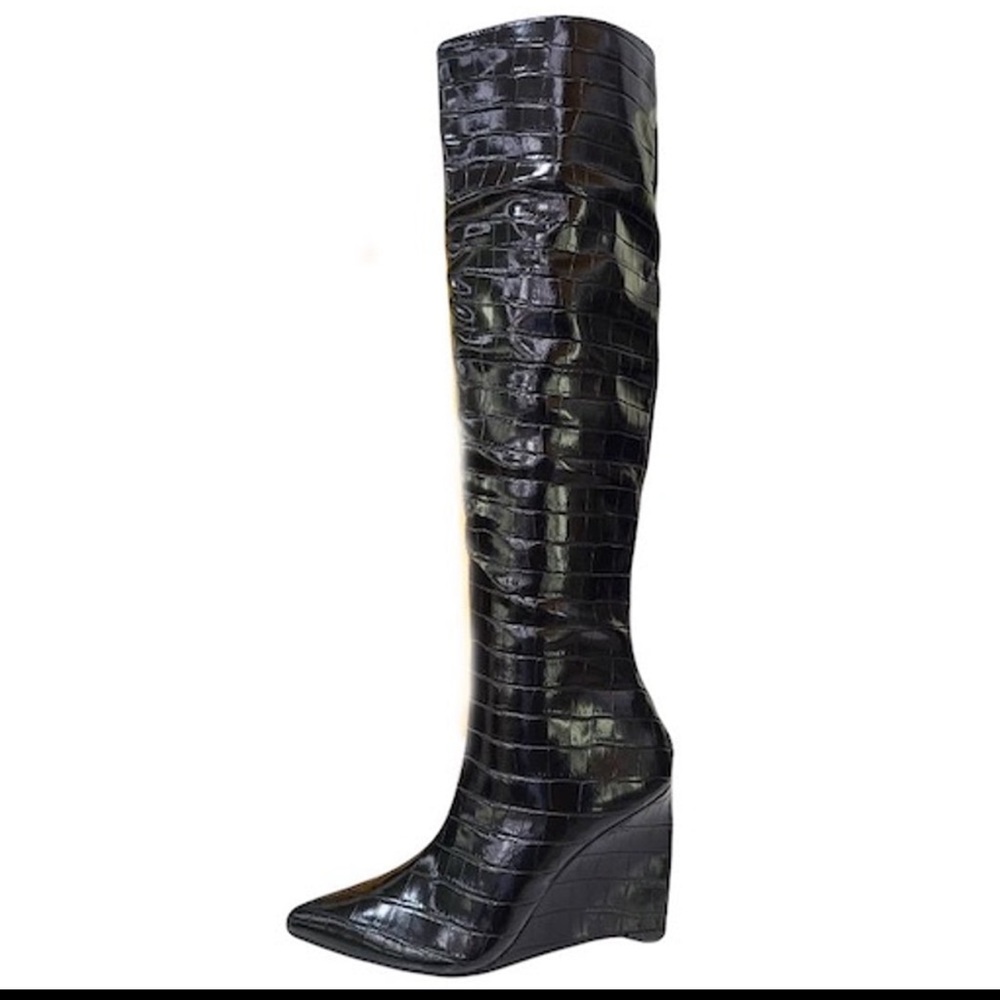 Knee length croc print boots 🐊